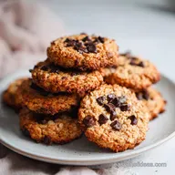 Oatmeal Peanut Butter Energy Bites with Dark Chocolate Chips